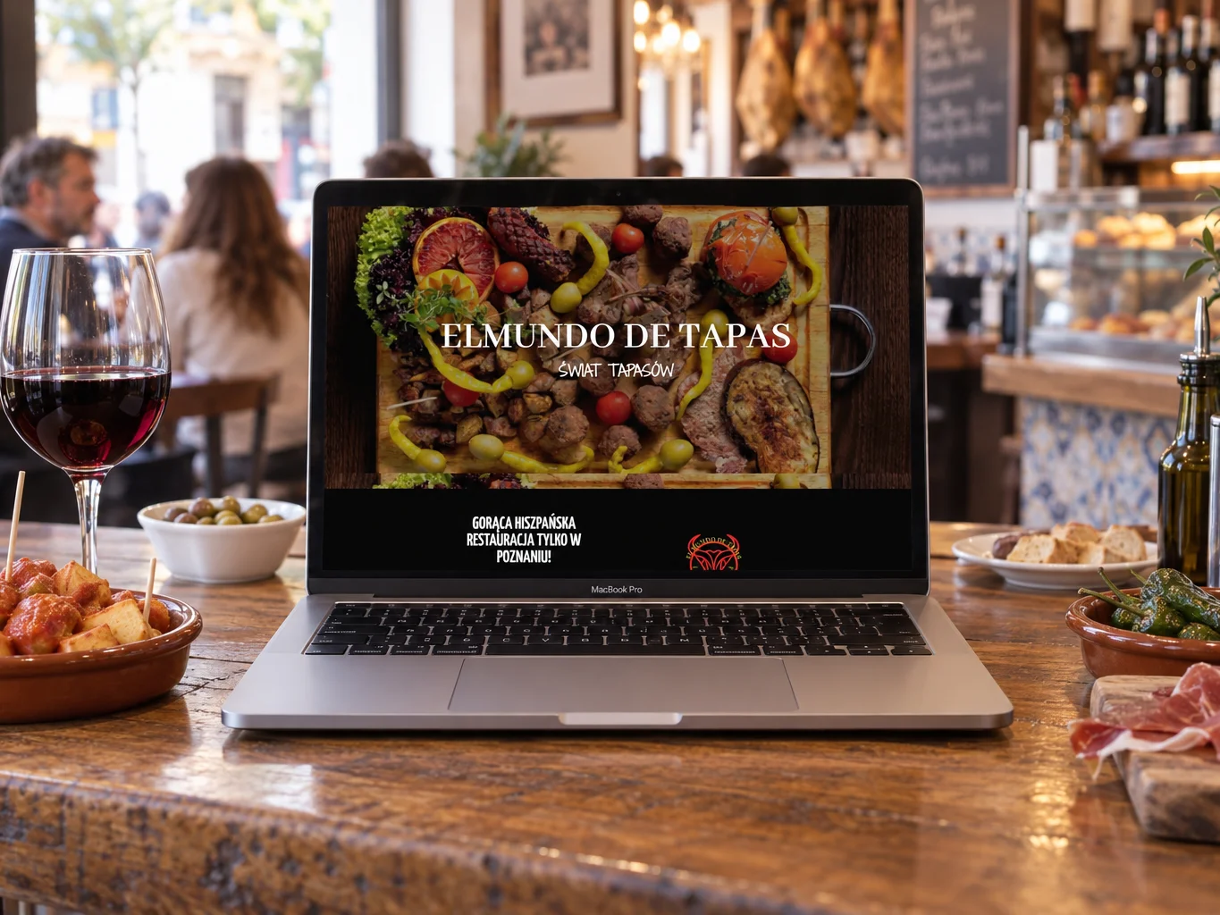 Strona El Mundo de Tapas na laptopie