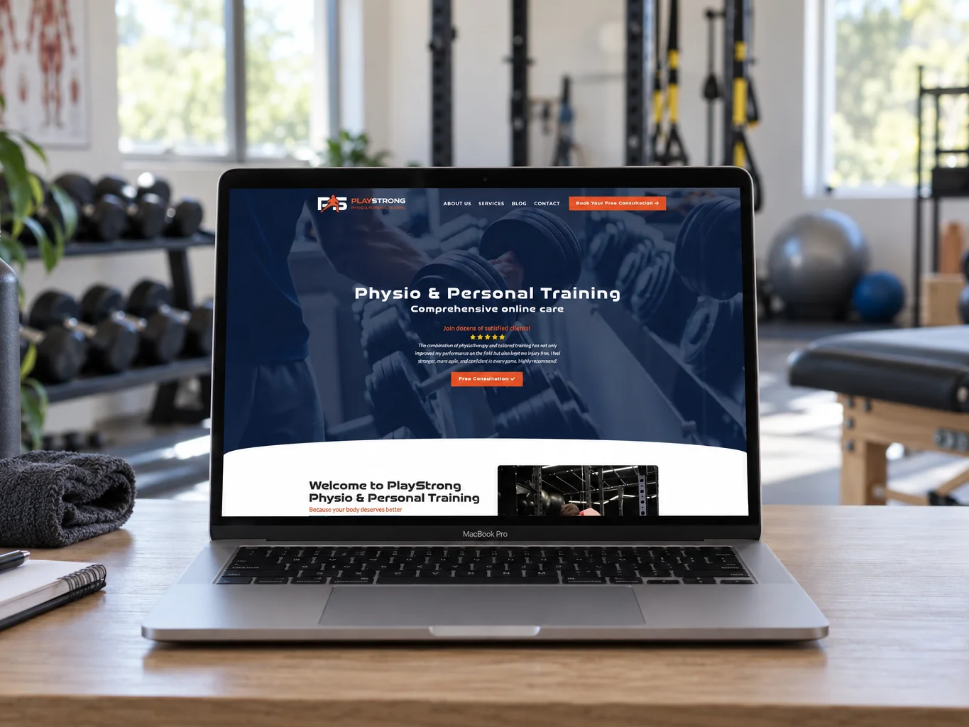Strona PlayStrong na laptopie