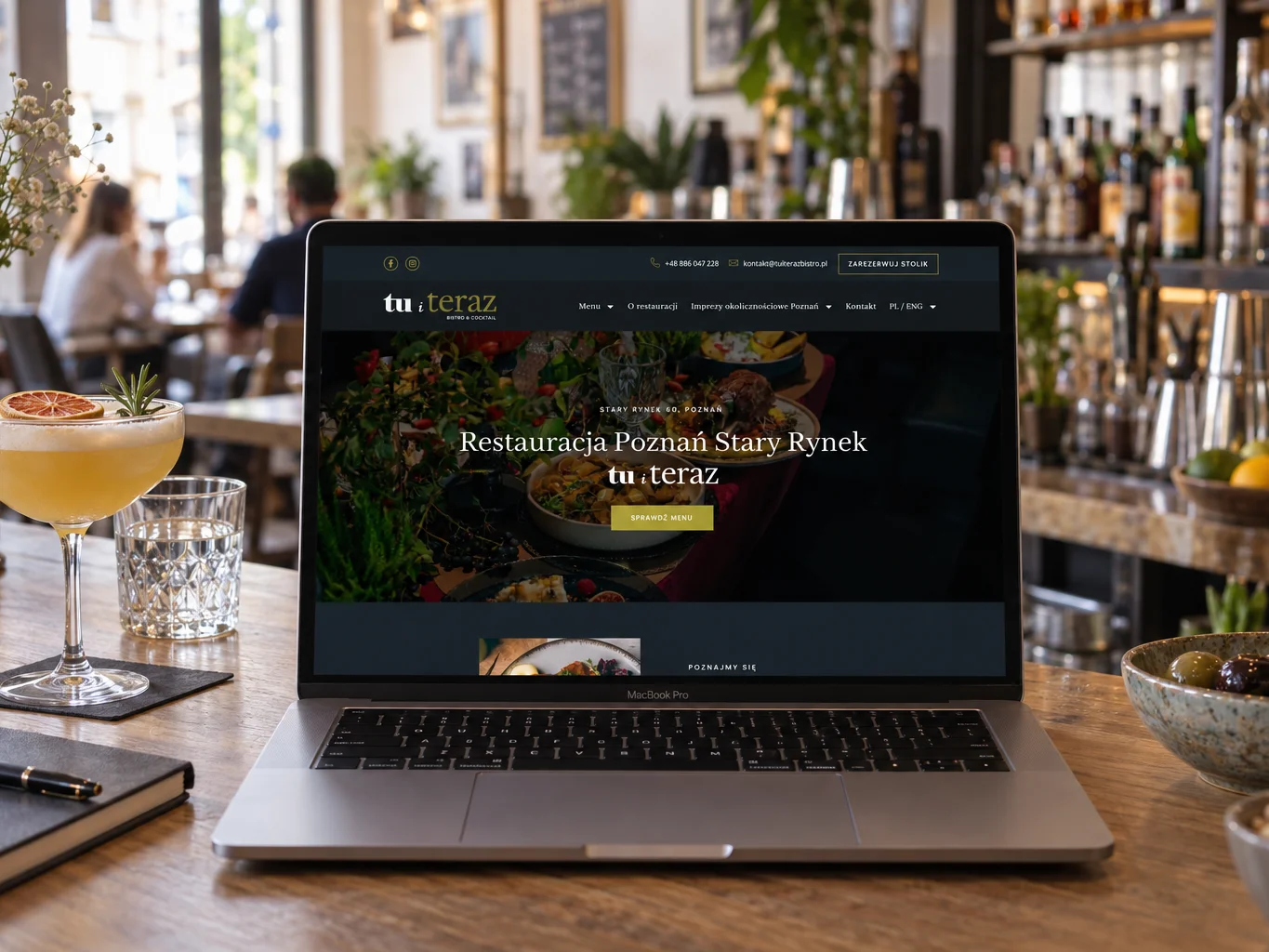 Strona tu i teraz bistro & cocktail na laptopie