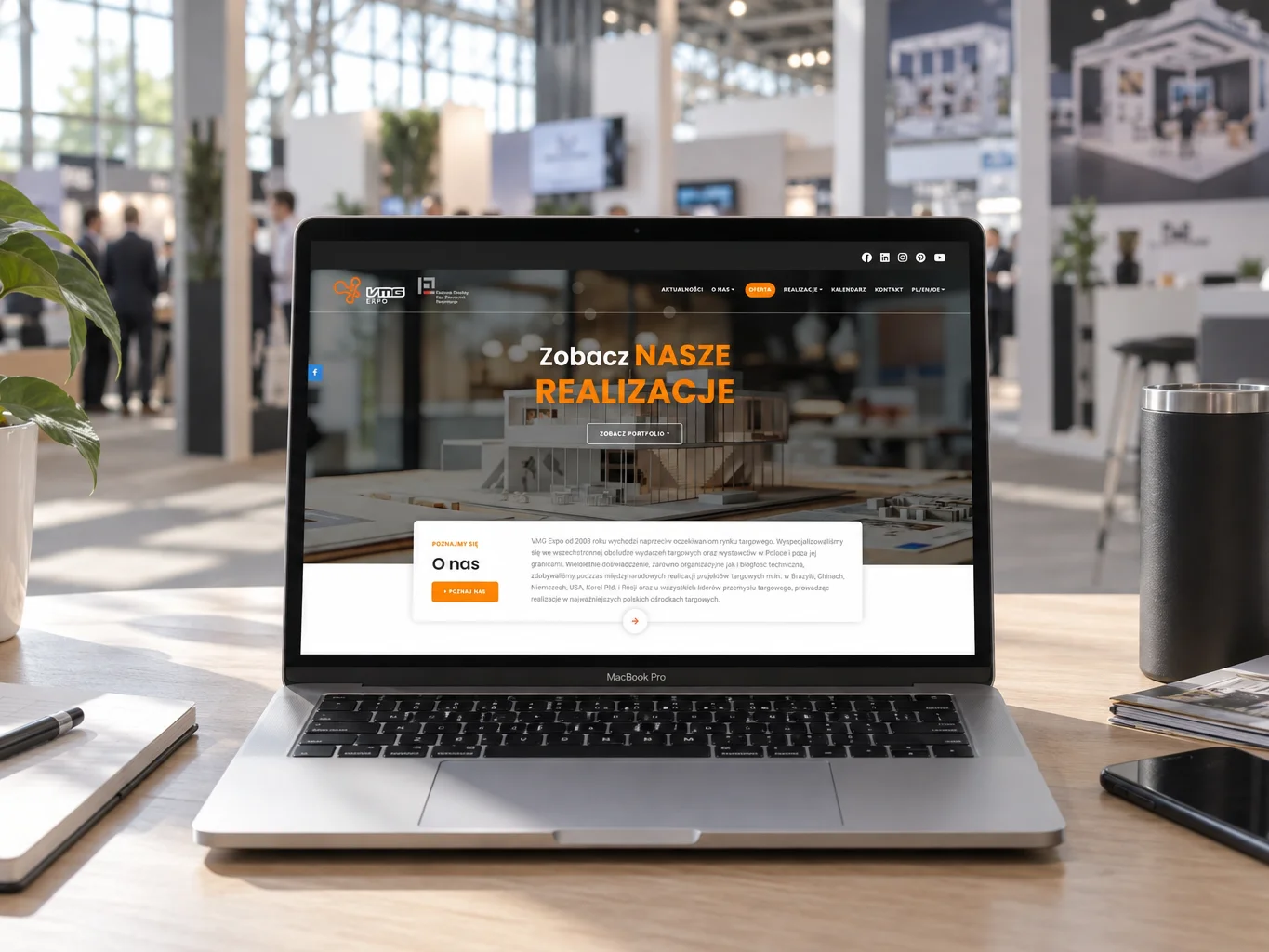 Strona VMG Expo na laptopie