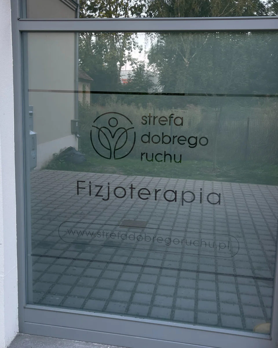 Strefa Dobrego Ruchu - oklejanie witryny i reklama (1)