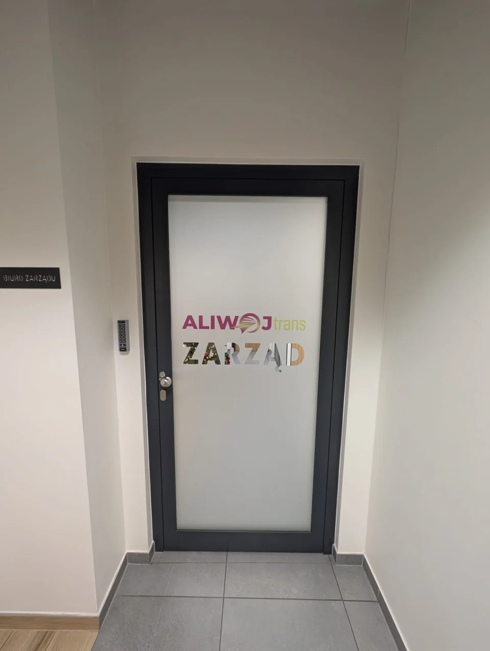 AliWoj Trans - oklejanie witryny i reklama (3)