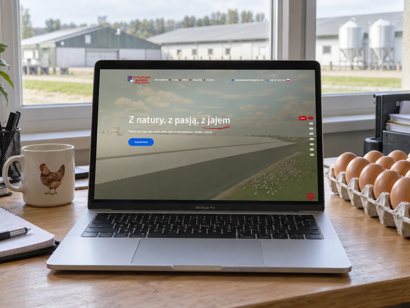 Strona Fermy drobiu Kurdyk na laptopie